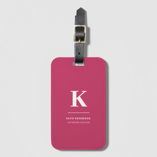 Minimaal warm roze modern Typografisch monogram Bagagelabel (Voorkant (verticaal))