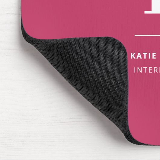 Minimaal warm roze modern Typografisch monogram Muismat (Hoek)