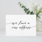Minimaal We hebben een nieuw adres Elegant Script Aankondiging (Staand voorkant)