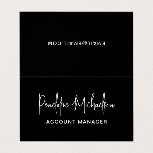 Minimaal zwart met moderne lettertekens en QR-code Visitekaartje (Buitenkant ongevouwen)