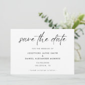 Minimaal Zwart Wit Elegant Script Bruiloft Save The Date (Staand voorkant)