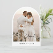 Minimal Arch Elopement Wedding Aankondiging Kaart (Staand voorkant)