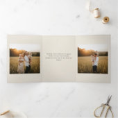 Minimal Arch Photo Gold and Red Family Christmas Drieluik Wenskaart (Binnen)