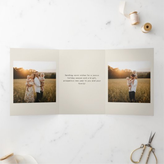 Minimal Arch Photo Gold and Red Family Christmas Drieluik Wenskaart (Binnen)