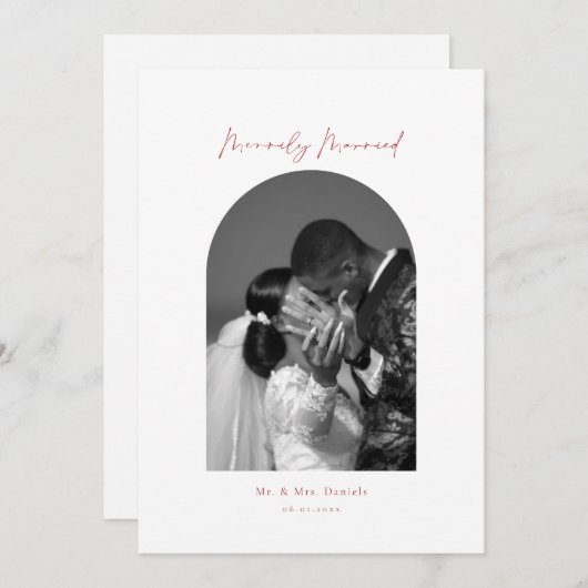 Minimal Arch Photo Red Merrily Getrouwd Feestdagenkaart (Voorkant / Achterkant)