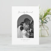 Minimal Arch Photo Zwart-wit Merrily Getrouwd Feestdagenkaart (Staand voorkant)