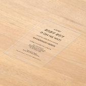 Minimal Baby Boy Shower Typography Design Acryl Uitnodigingen (Laagn)