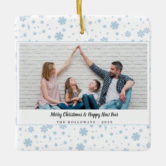 Minimal Blue Snowflakes Vakantiefoto Keramisch Ornament (Voorkant)