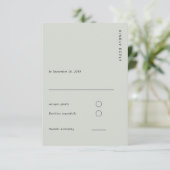 Minimal & Chic Light Sage Modern Simple Wedding RSVP Kaartje (Staand voorkant)