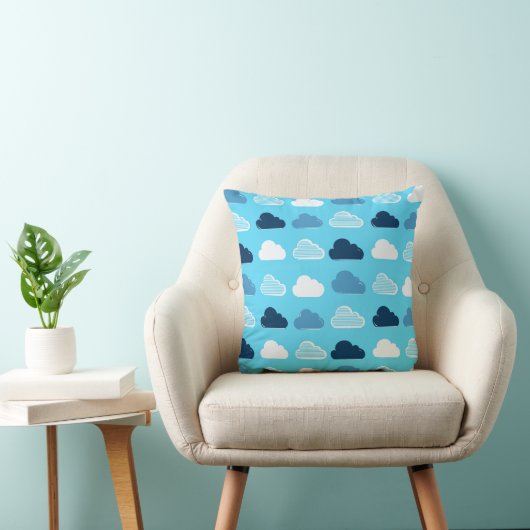 Minimal Clouds Pattern – Blue Sky Vibes Kussen (Stoel)