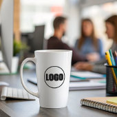 Minimal Company Branded Keepsake Zwart Wit Logo Latte Mok