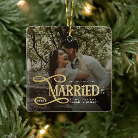 Minimal First Christmas Married Couples Photo Keramisch Ornament (Boom)
