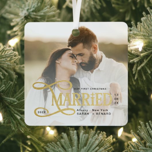 Minimal First Christmas Married Couples Photo Metalen Ornament (Insitu)