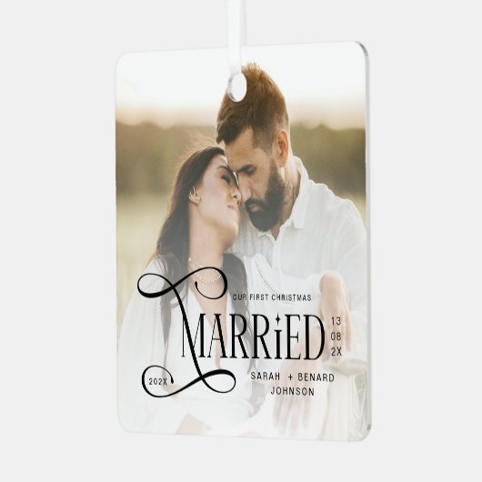 Minimal First Christmas Married Couples Photo Metalen Ornament (Voorkant links)