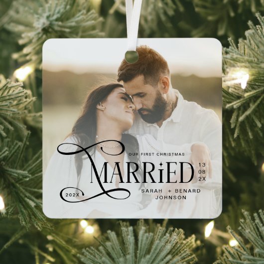 Minimal First Christmas Married Couples Photo Metalen Ornament (Insitu)