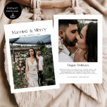 Minimal Getrouwd & Vrolijk Kerstfoto Passen getrou Feestdagenkaart<br><div class="desc">Vier de liefde en het seizoen met de Minimal Married & MerryChristmas Photo Passen getrouwd Holiday Kaart. Ontworpen met een eenvoudige, moderne lay-out die uw favoriete foto benadrukt, is deze kaart perfect voor pasgetrouwden om hun eerste kerst samen te delen. Een oprechte manier om vreugde, warmte en feestvreugde te verspreiden....</div>