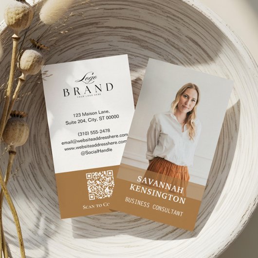 Minimal Gold Modern Professional Consultant Photo Visitekaartje