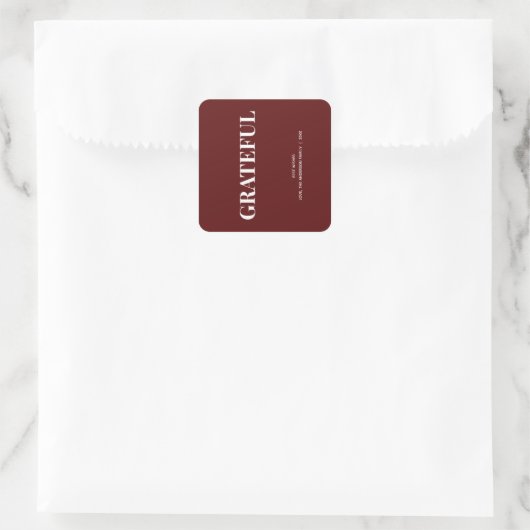 Minimal GRATEFUL | Deep Red Holiday Vierkante Sticker (Tas)