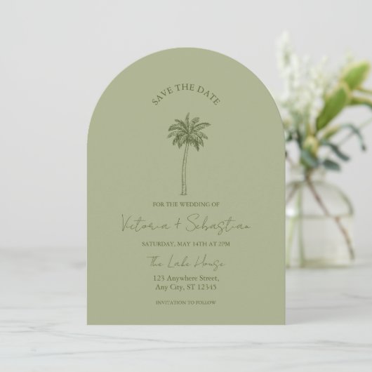 Minimal Green Palm Tree Beach Save The Date Kaart (Staand voorkant)
