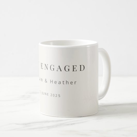 Minimal Just Engaged Mug | Modern Koffiemok (Voorkant rechts)