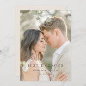 Minimal Just Engaged Photo Announcement  Feestdagenkaart (Voorkant / Achterkant)