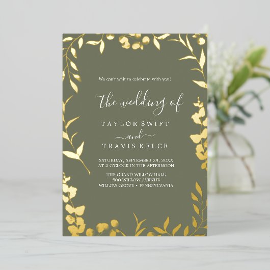 Minimal Leaf Plum Paarse en Gold Foil Wedding Folie Uitnodiging (Staand Voorkant)