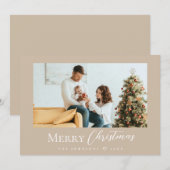 Minimal Merry Christmas Moderne familiefoto Taupe Feestdagenkaart (Voorkant / Achterkant)