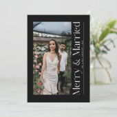 Minimal Merry & Married Christmas Foto Passen getr Feestdagenkaart (Staand voorkant)