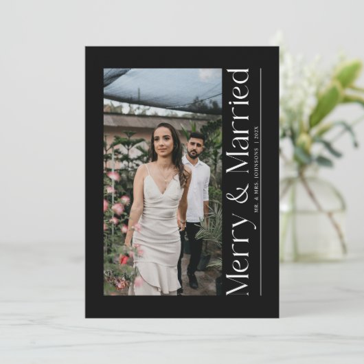 Minimal Merry & Married Christmas Foto Passen getr Feestdagenkaart (Staand voorkant)