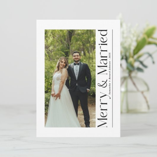 Minimal Merry & Married Christmas Foto Passen getr Feestdagenkaart (Staand voorkant)