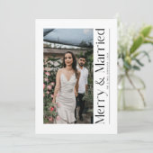 Minimal Merry & Married Christmas Foto Passen getr Feestdagenkaart (Staand voorkant)
