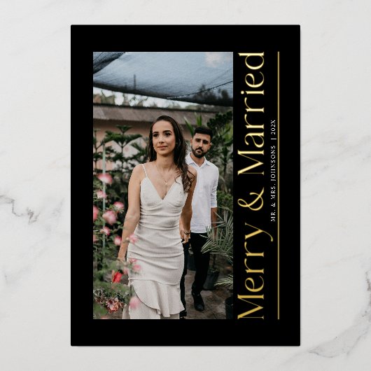 Minimal Merry & Married Christmas Foto Passen getr Folie Feestdagenkaart (Voorkant)