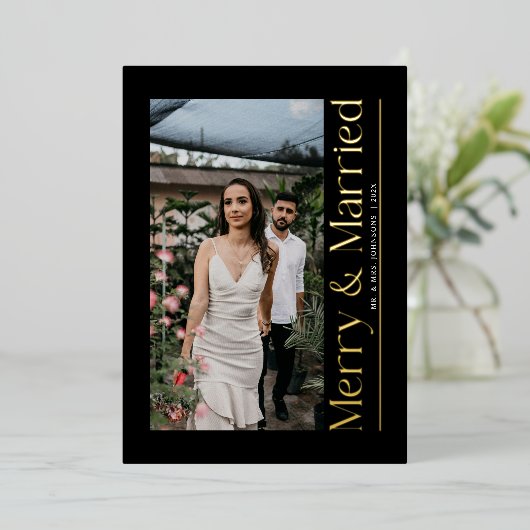 Minimal Merry & Married Christmas Foto Passen getr Folie Feestdagenkaart (Staand Voorkant)