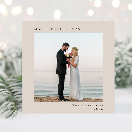Minimal Modern 2 foto Getrouwd Kerstmis Taupe Feestdagenkaart