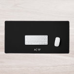 Minimal Modern Zwart Monogram Initialen Kantoor Bureaumat<br><div class="desc">Creëer Uw eigen aangepaste bureaumat voor uw kantoor met minimalistisch design en moderne gepersonaliseerde monogram initialen.</div>