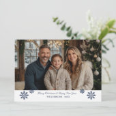 Minimal Navy Snowflake Accent Kerstfoto Feestdagenkaart (Staand voorkant)