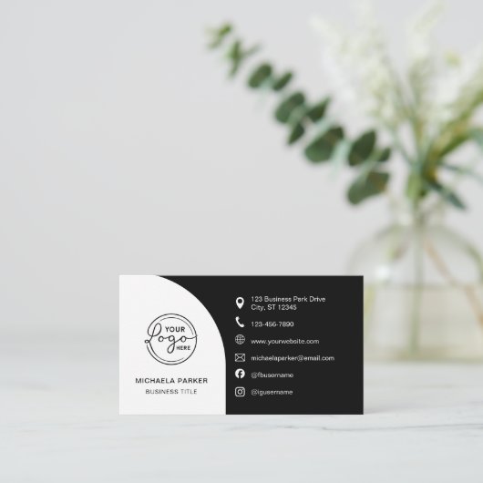 Minimal Professional Custom Logo QR Code Black Visitekaartje (Staand voorkant)