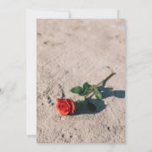 Minimal Red Rose Wedding Invitation Kaart (Achterkant)