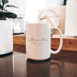 Minimal Script Mr en Mrs Couple Mok Gift<br><div class="desc">Deze mok is het perfecte cadeau voor pasgetrouwden. Personaliseer met namen,  een speciale datum,  kleurvoorkeuren en meer!</div>