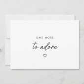 Minimal Script "One More to Adore" Baby Pregnancy Aankondiging (Voorkant)