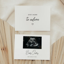 Minimal Script "One More to Adore" Baby Pregnancy Aankondiging