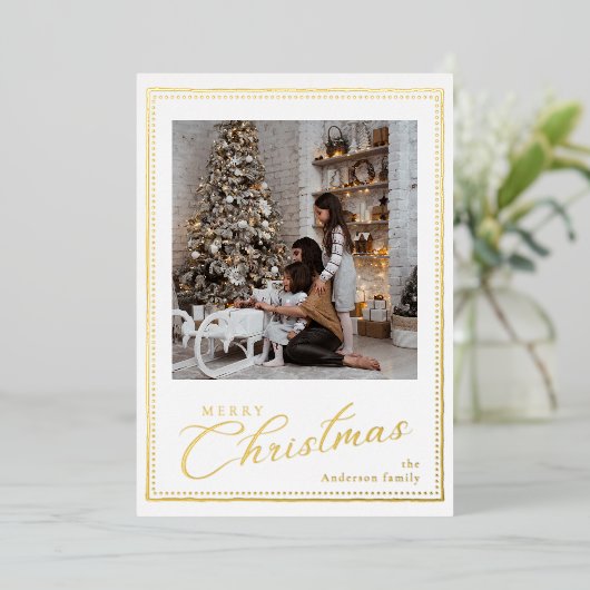 Minimal Script Vintage Merry Christmas Photo Folie Feestdagenkaart (Staand Voorkant)