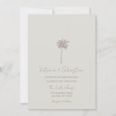 Minimal Taupe Palm Tree Beach Wedding Invitation Kaart (Voorkant)