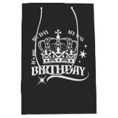 Minimal White Crown Birthday Typography Black Medium Cadeauzakje (Voorkant)