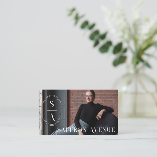 Minimale aangepaste Elegant Monogram Crest Custom Visitekaartje (Staand voorkant)