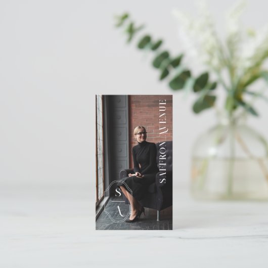 Minimale aangepaste Elegant Monogram Crest Custom  Visitekaartje (Staand voorkant)