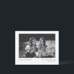 Minimale aangepaste foto van Hanukkah Retro Feestdagenkaart<br><div class="desc">Deze minimalistische,  gelukkige hanukkakaart kenmerkt uw foto plus jouw tekst in een retro typemachine typografie.</div>