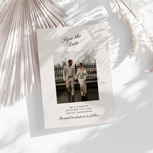 Minimale beige foto trouwkaart opslaan van de datu kaart