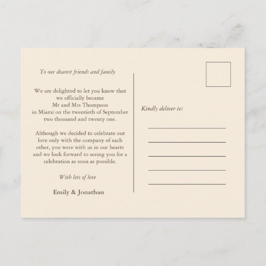 Minimale bekendmaking foto bruin crème aankondigingskaart (Achterkant)