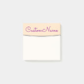 Minimale Bisque achtergrond en donkere magenta naa Post-it® Notes (Voorkant)